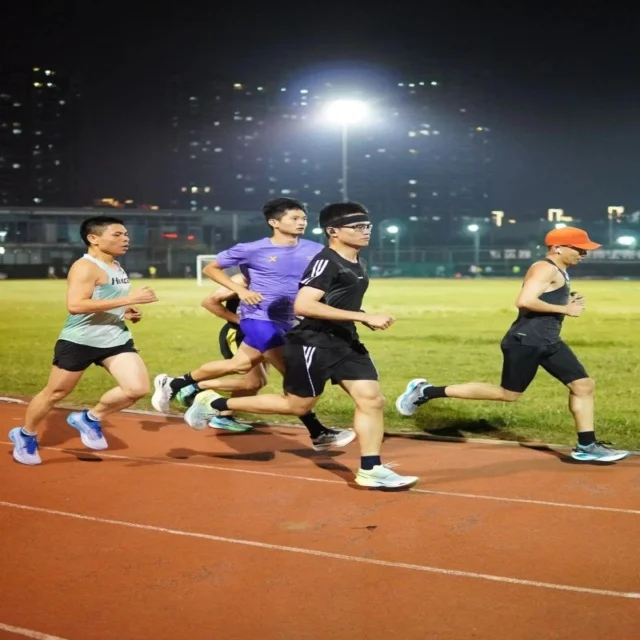 张雨霏蝶泳赛场再创辉煌战绩